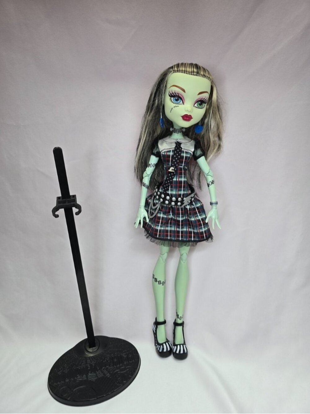 Monster High Frightfully Tall Ghouls 17’’ Frankie Stein Doll with stand